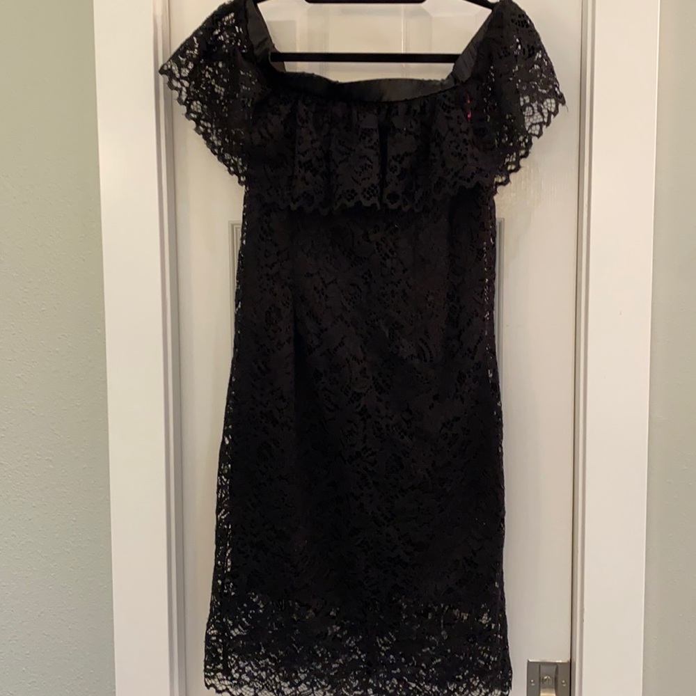 Betsey Johnson size 6 lace off the shoulder dress